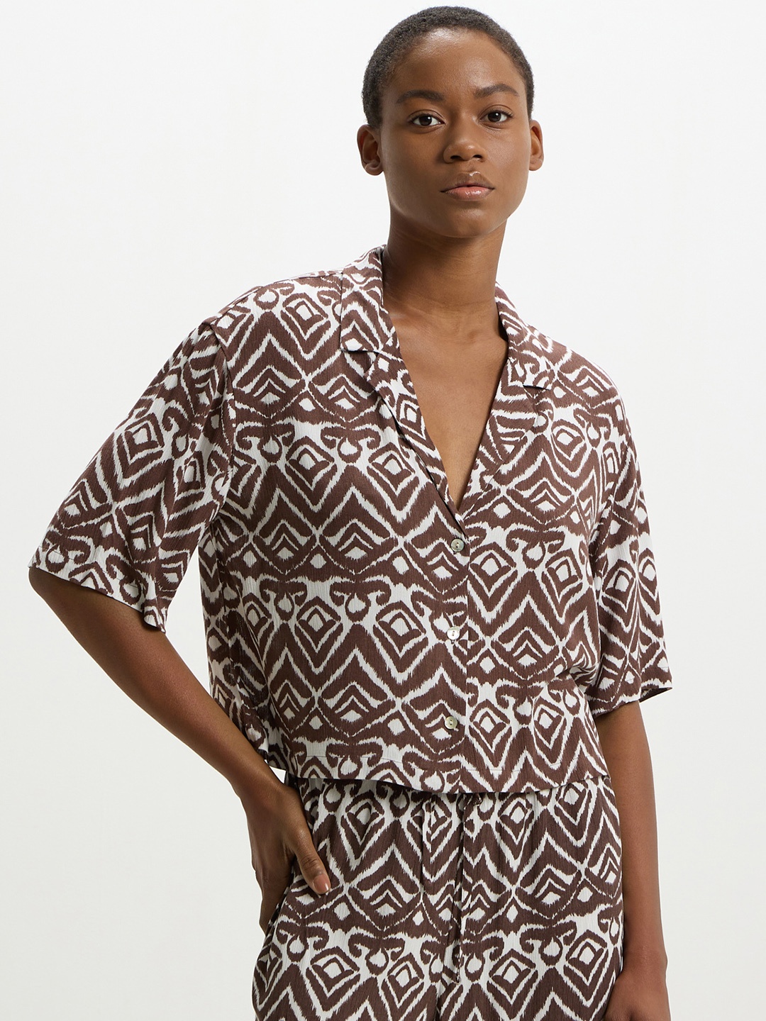 

CALLIOPE Oxford Boxy Cuban Collar Opaque Casual Shirt, Brown