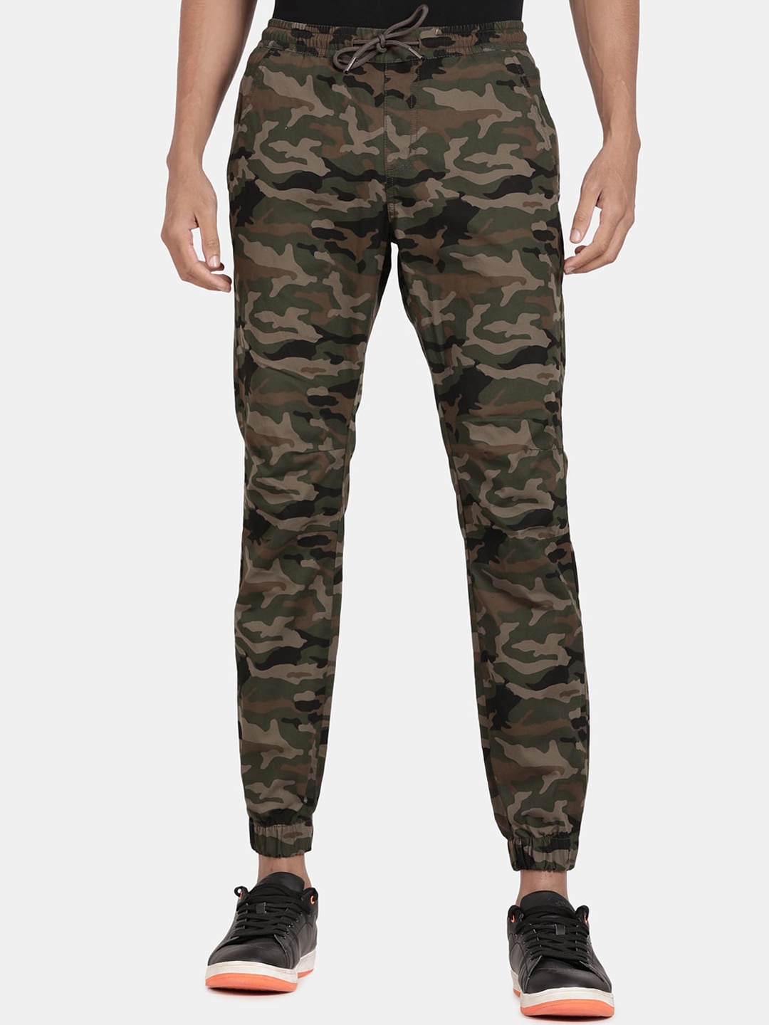 

t-base Men Camouflage Printed Cotton Joggers, Olive