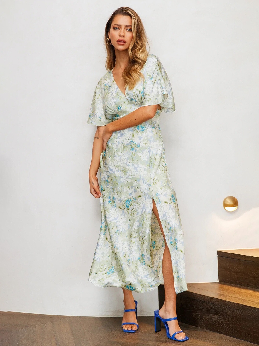 

BoStreet Green & Blue Floral Printed V-Neck Extended Sleeves Empire Midi Dress