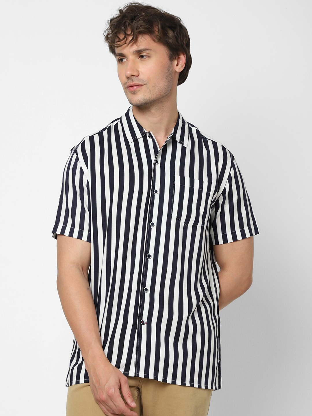 

VASTRADO Vertical Striped Spread Collar Cotton Casual Shirt, Black