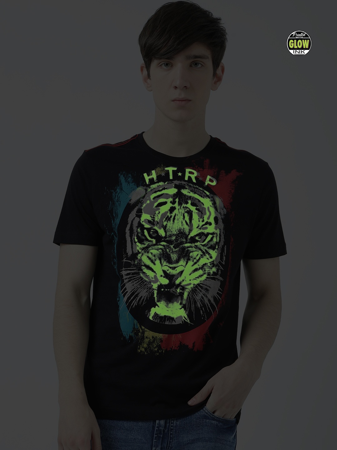 

Huetrap Men Black Printed Round Neck T-shirt