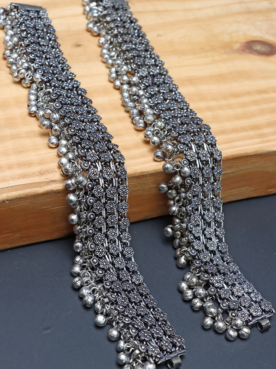 

Ozanoo Silver-Plated Oxidised Anklets