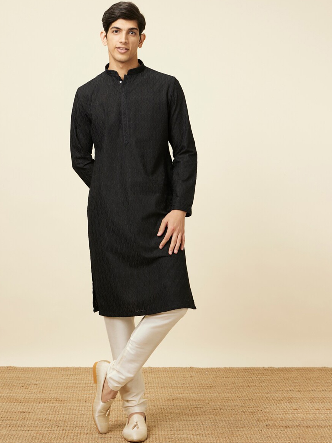 

Manyavar Men Ethnic Motifs Embroidered Thread Work Kurta With Pyjamas, Black