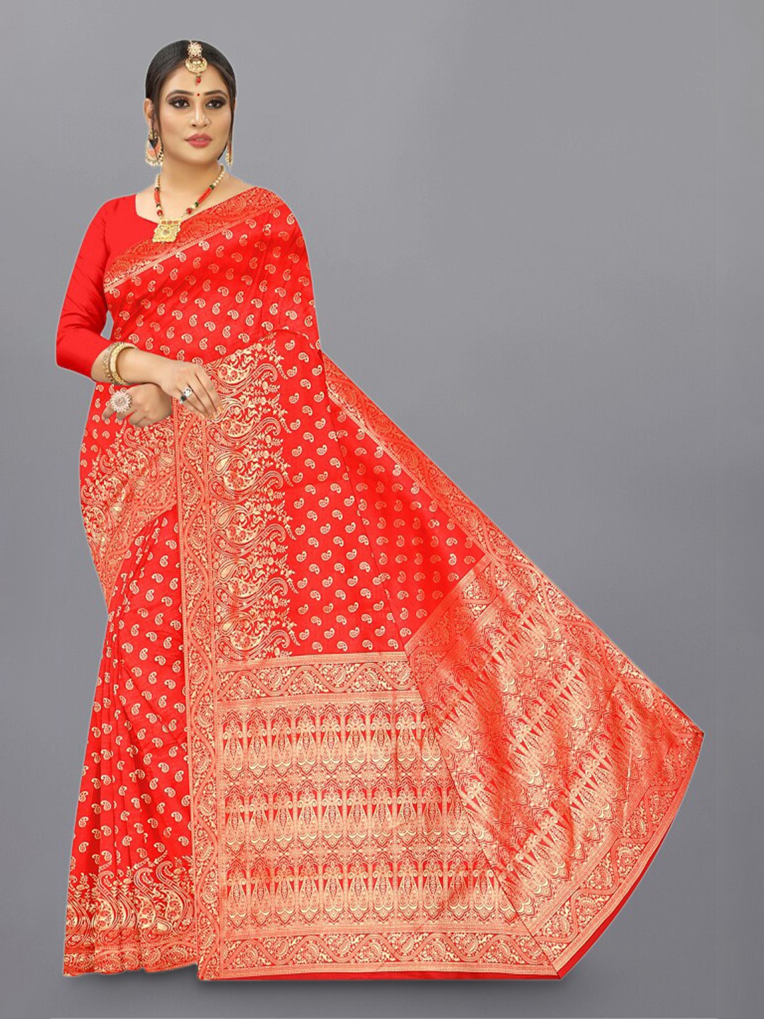 

APNISHA Paisley Woven Design Zari Pure Silk Saree, Red
