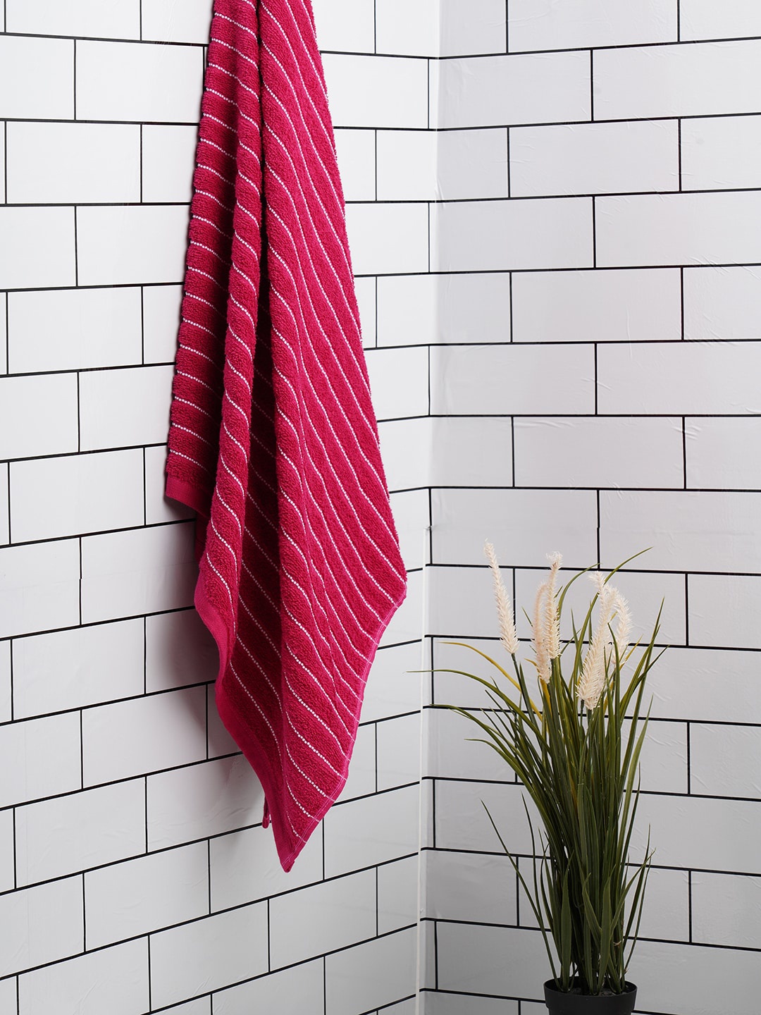 

Welspun Red 2-In-1 Striped 250 GSM Pure Cotton Bath Towel