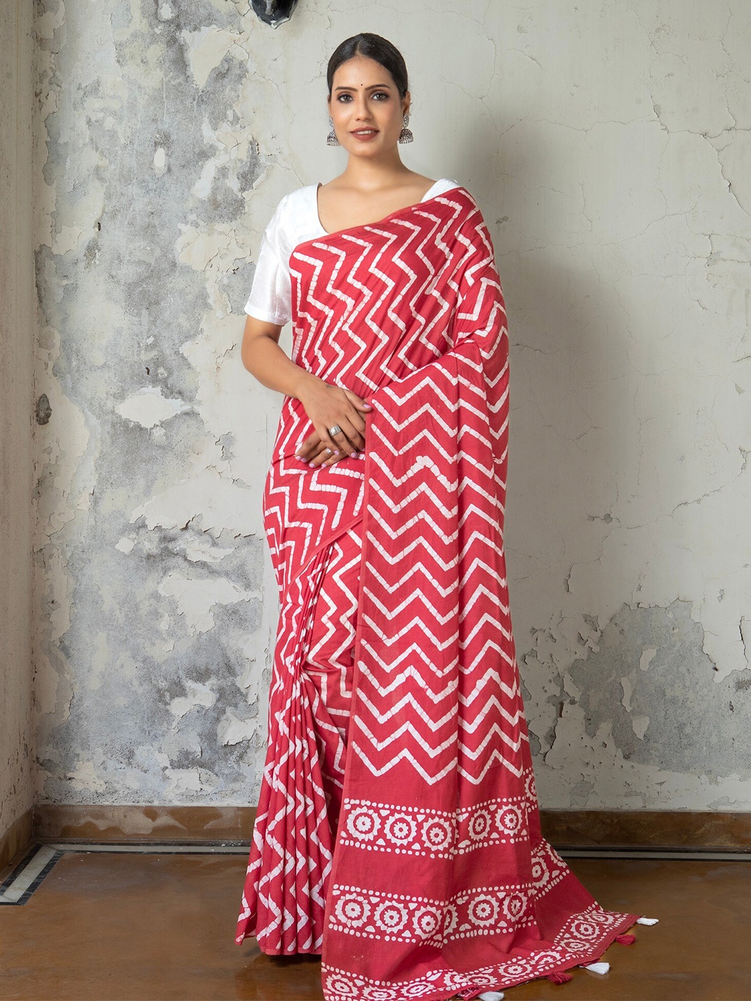 

Anouk Red Striped Saree