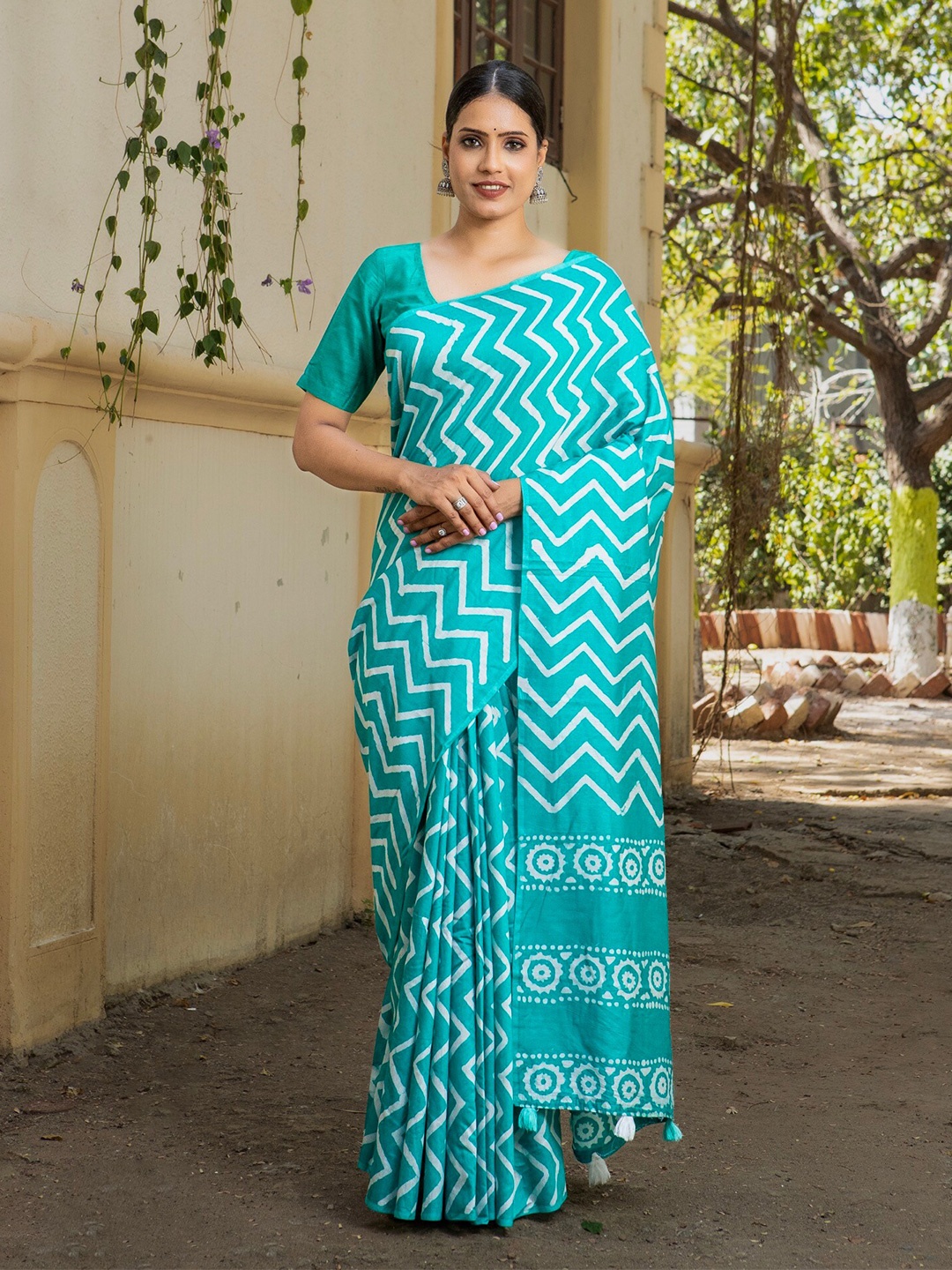 

Anouk Turquoise Blue & White Striped Saree