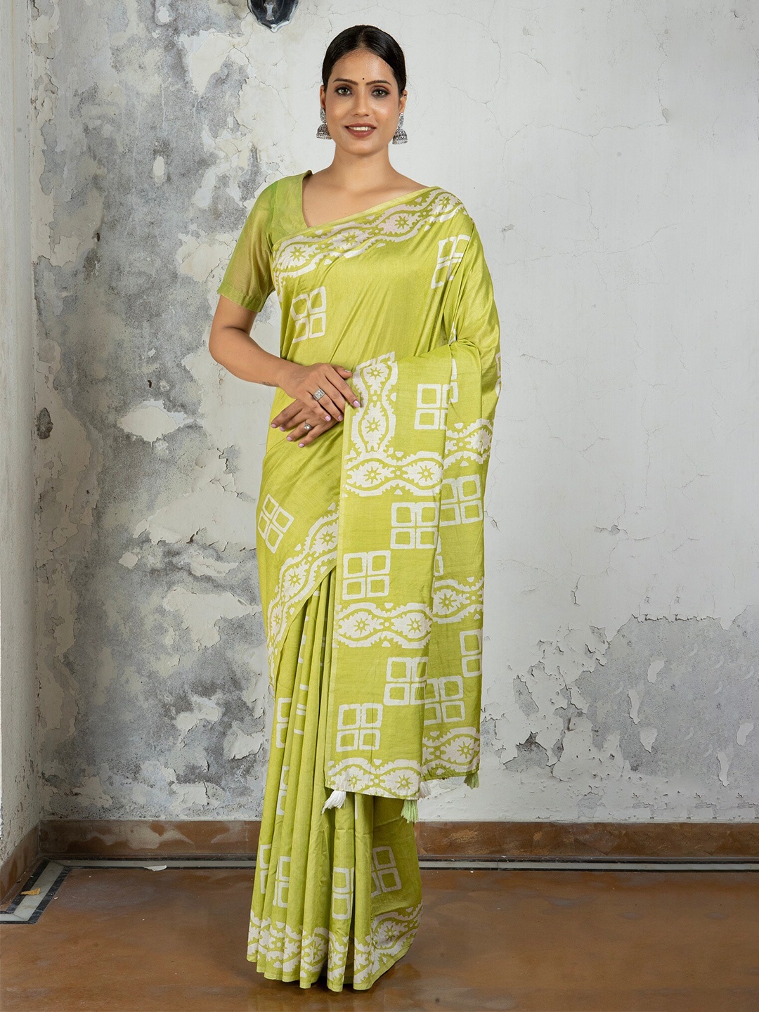 

Anouk Green & White Ethnic Motifs Printed Saree