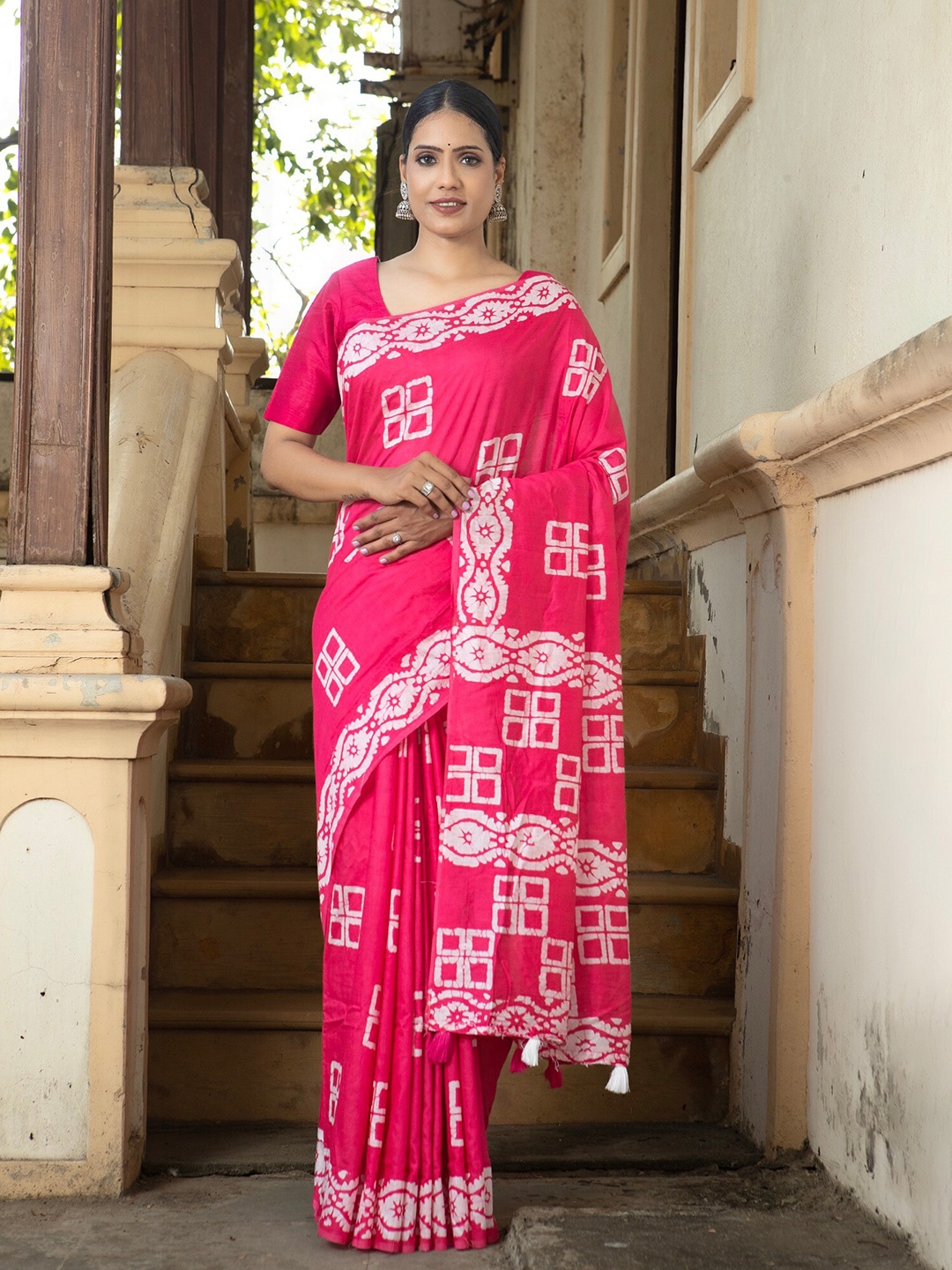 

Anouk Fuchsia & White Ethnic Motifs Printed Saree