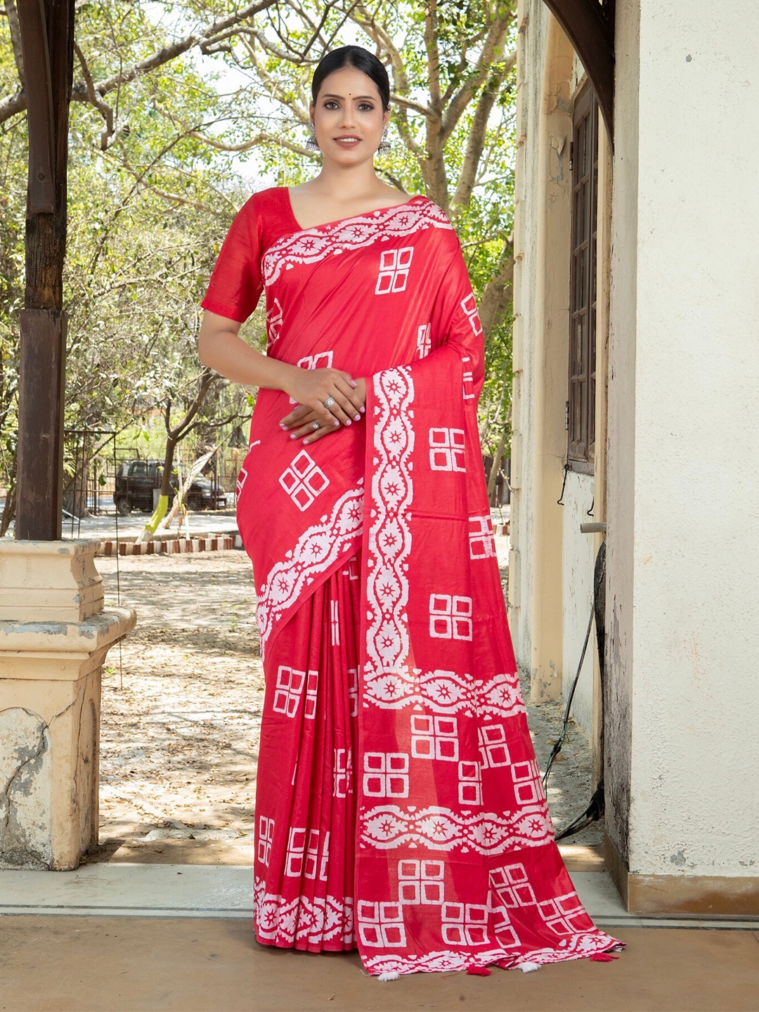 

Anouk Red & White Ethnic Motifs Printed Saree