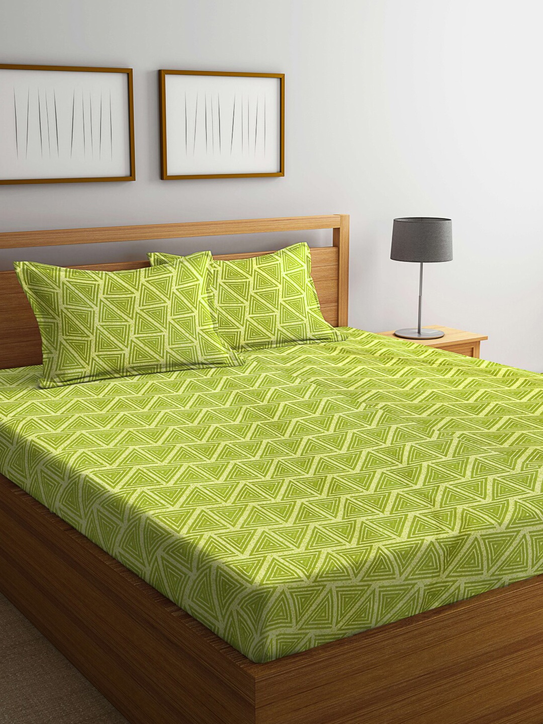 

KLOTTHE Green Geometric Printed 300 TC Double King Bedsheet With 2 Pillow Covers