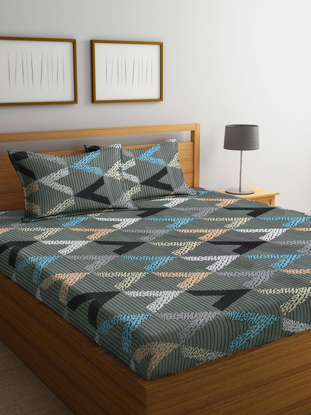 

KLOTTHE Grey & Black Geometric Printed 300 TC Double King Bedsheet With 2 Pillow Covers
