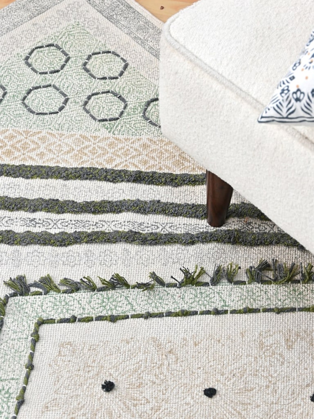 

Art Avenue White & Green Printed Cotton Carpet