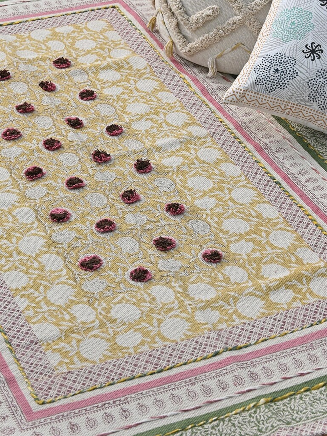 

Art Avenue Off White Traditional Block Printed Cotton Rug