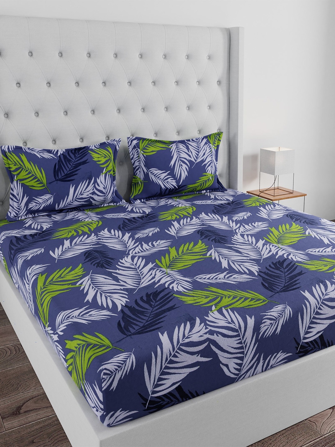 

Huesland Blue & White Floral Cotton 144 TC Queen Bedsheet with 2 Pillow Covers