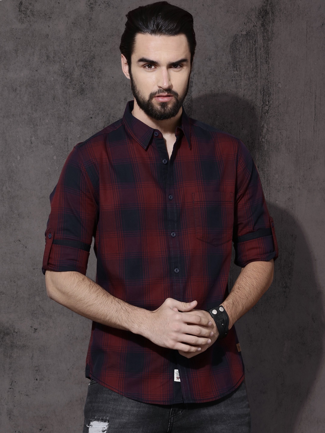 

Roadster Time Travlr Men Maroon & Navy Blue Regular Fit Shadow Checked Casual Shirt