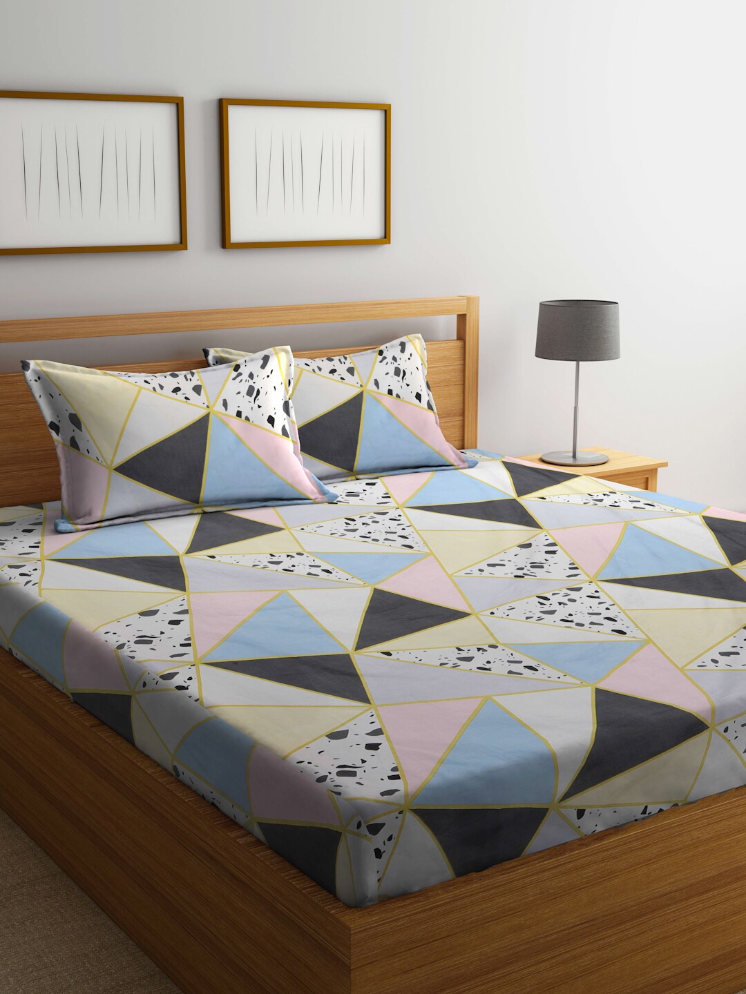 

KLOTTHE Pink & Blue Geometric 300TC Fitted Double King Bedsheet With 2 Pillow Covers