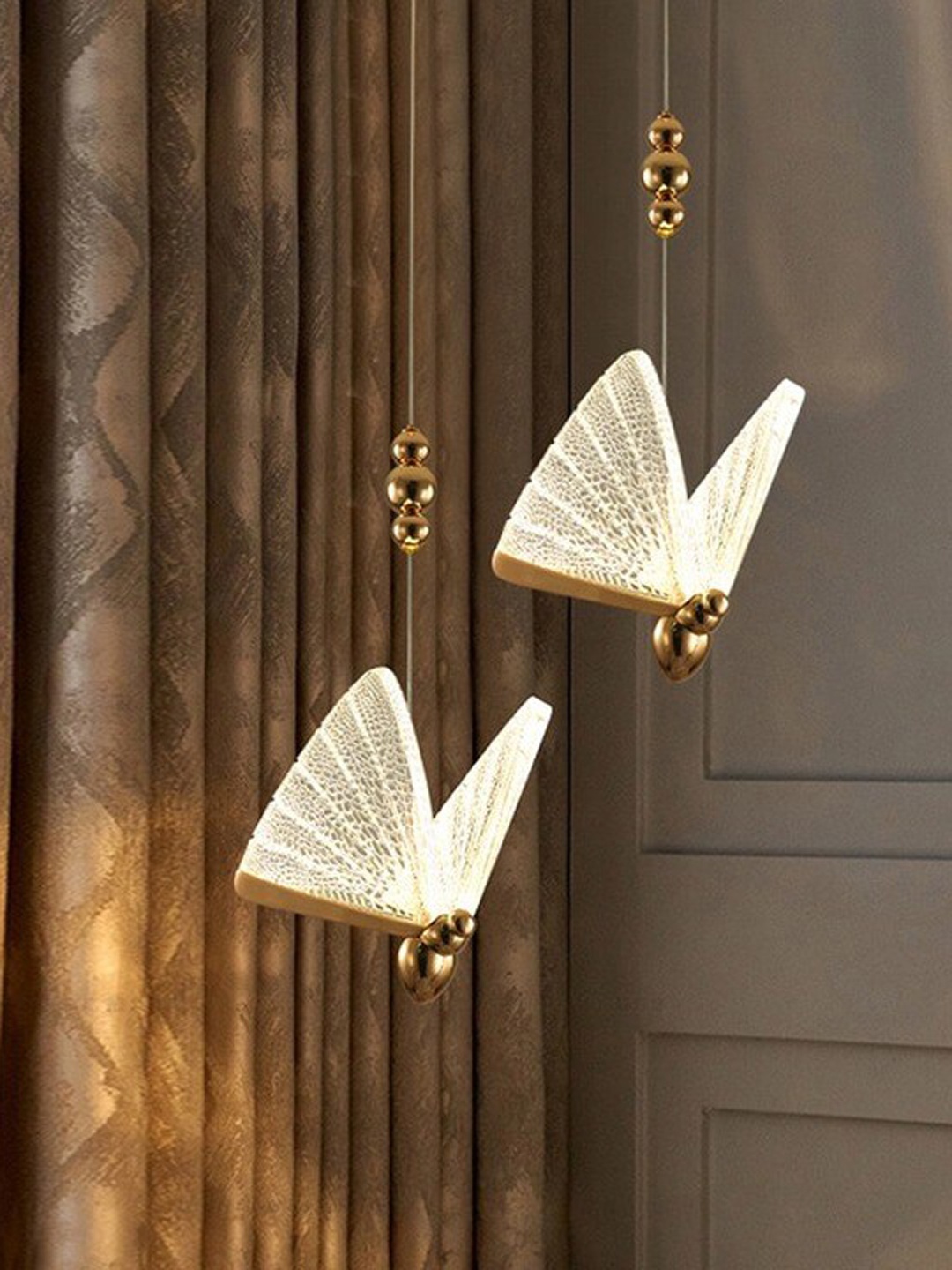 

THE ARTMENT Beige & Grey Butterfly Wings LED Light Ceiling Lamp, Gold