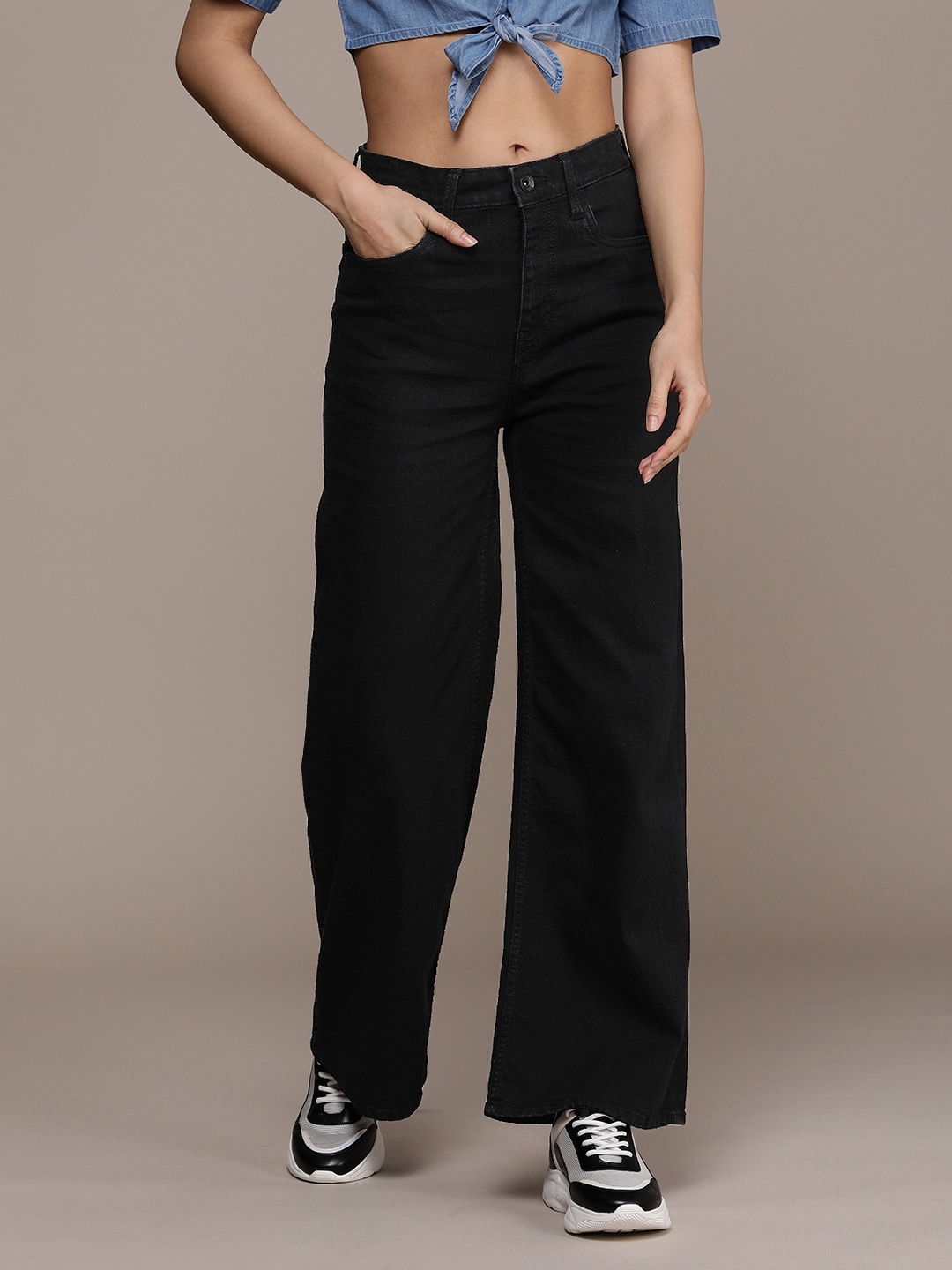 

The Roadster Life Co. Women Wide Leg Mid-Rise Stretchable Casual Jeans, Black