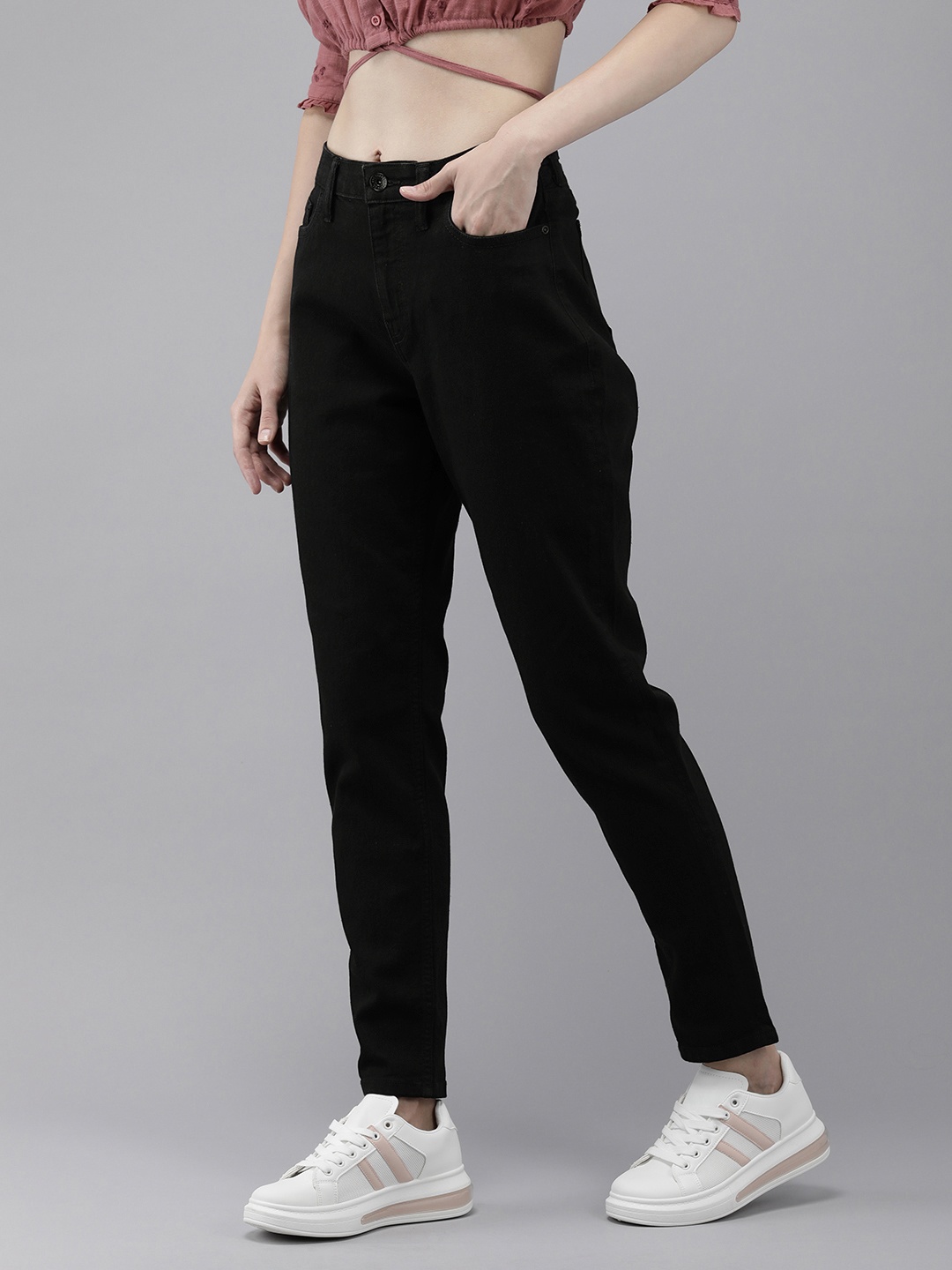 

The Roadster Life Co. Women Mom Fit Stretchable Mid-Rise Jeans, Black