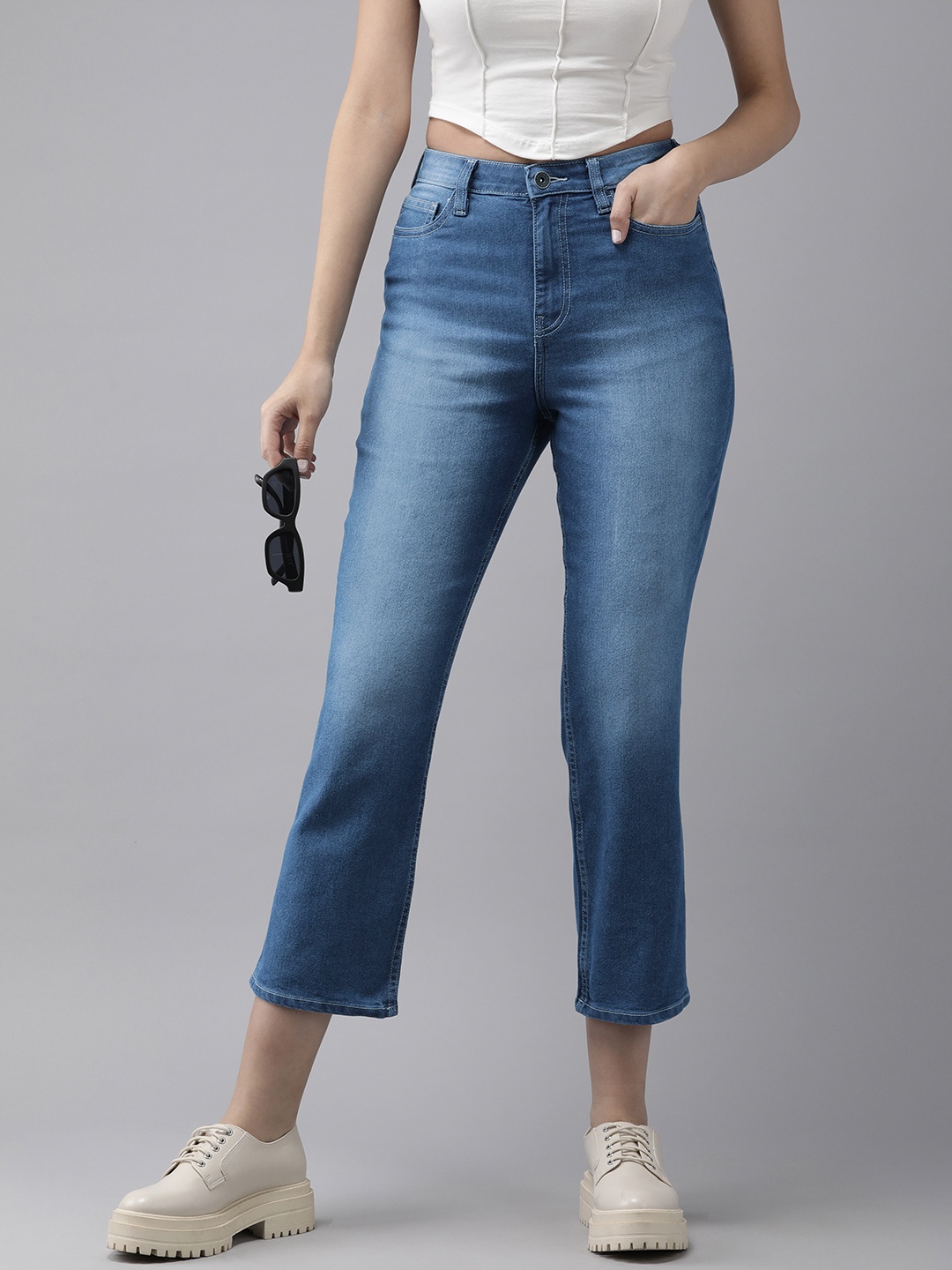 

The Roadster Life Co. Women Straight Fit Light Fade Stretchable Jeans, Blue