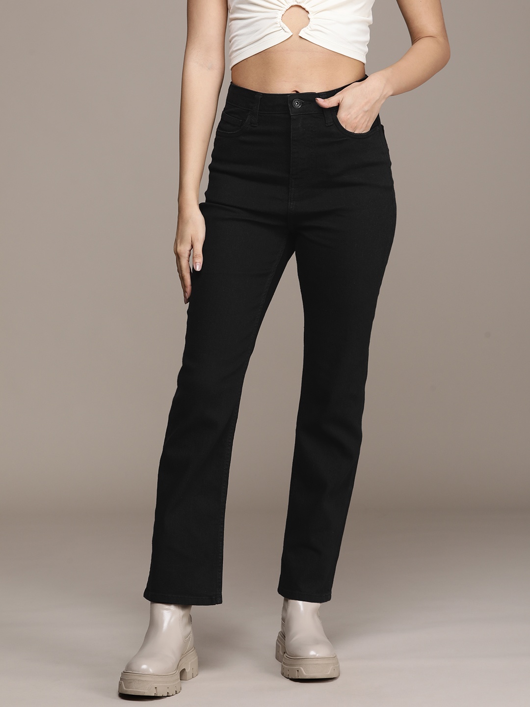 

The Roadster Life Co. Women Straight Fit Stretchable Jeans, Black