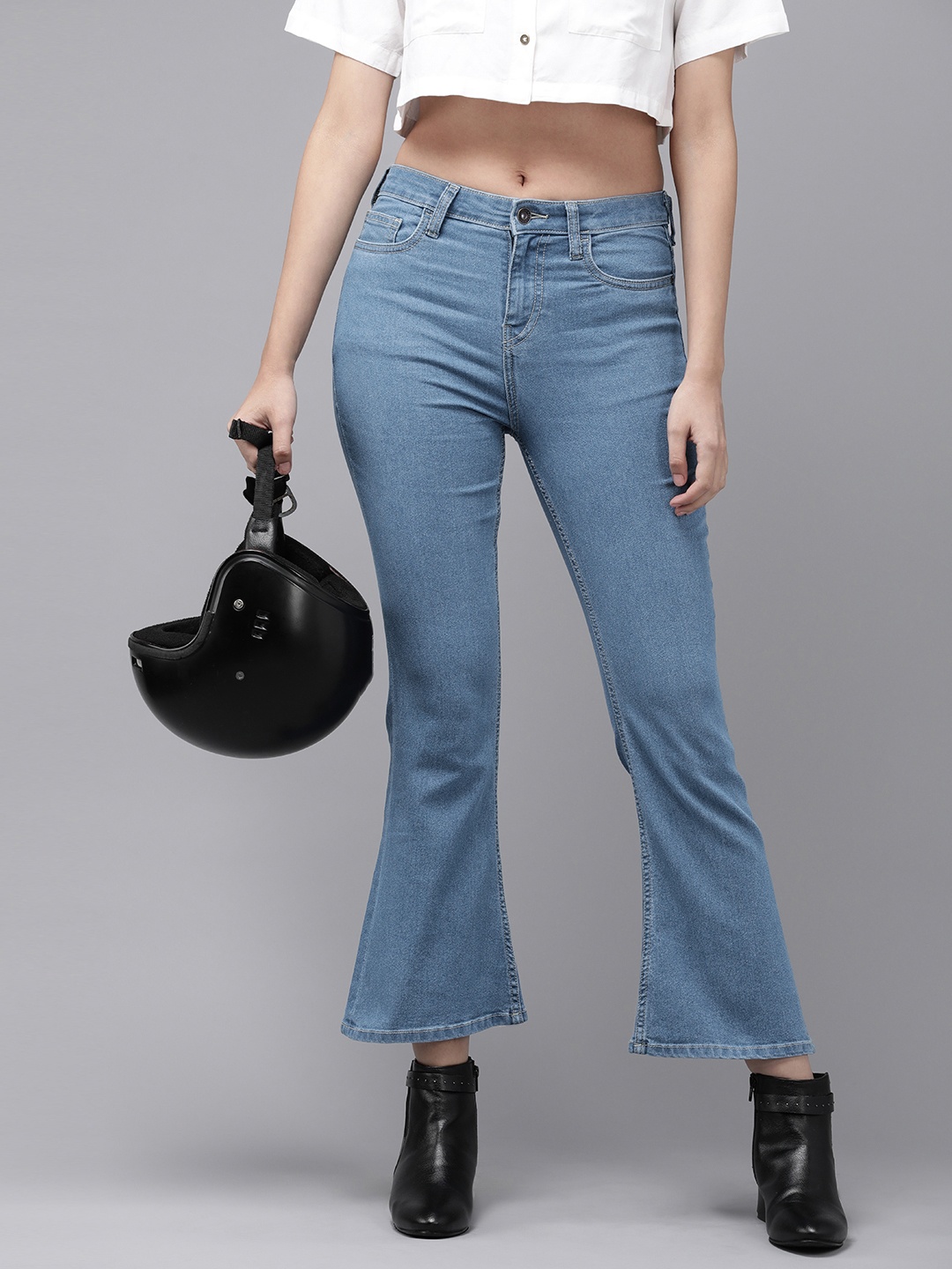 

The Roadster Life Co. Women Flared Light Fade Crop Stretchable Jeans, Blue