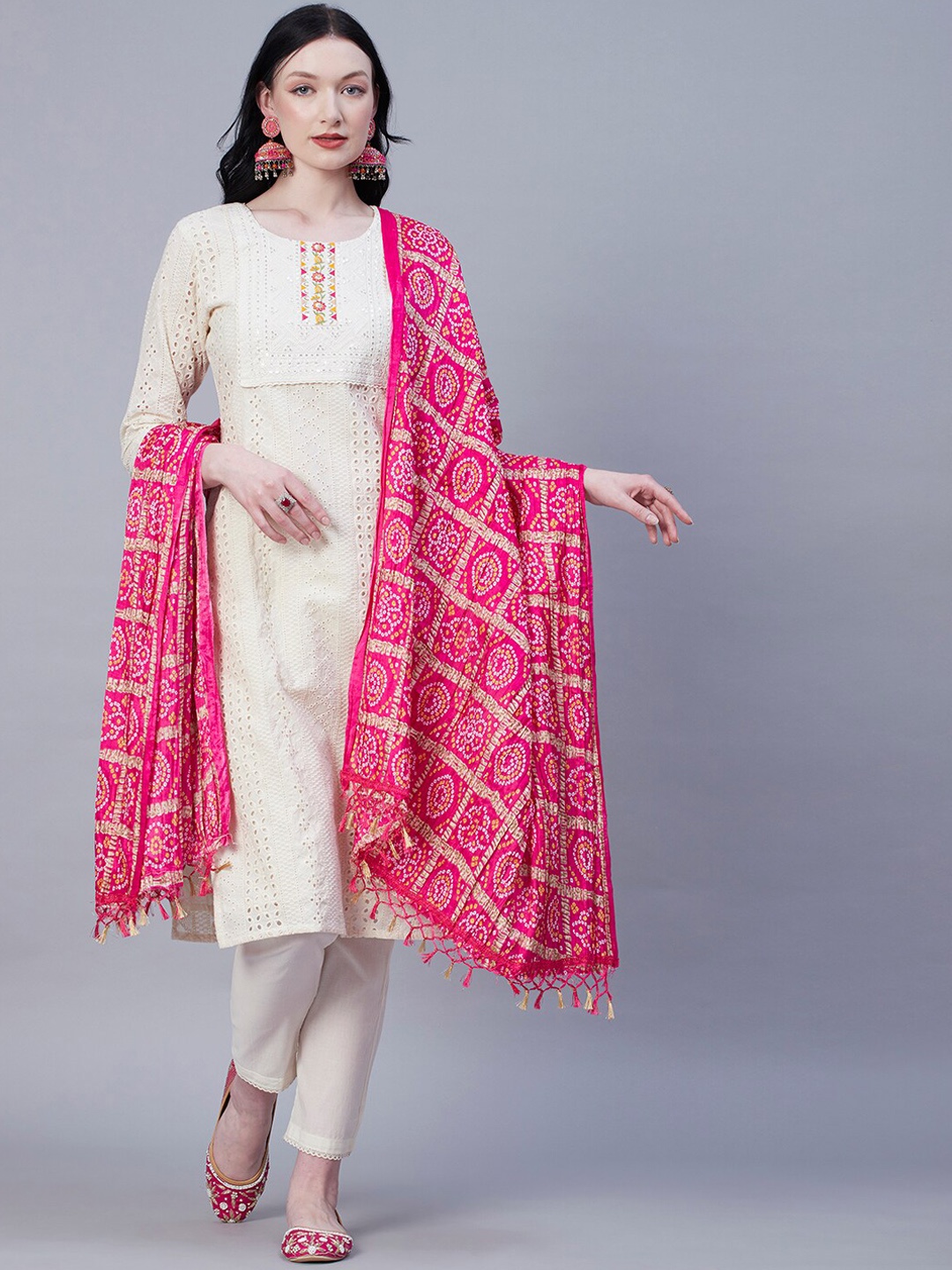 

FASHOR Off White Embroidered Regular Straight Pure Cotton Kurta & Trousers With Dupatta