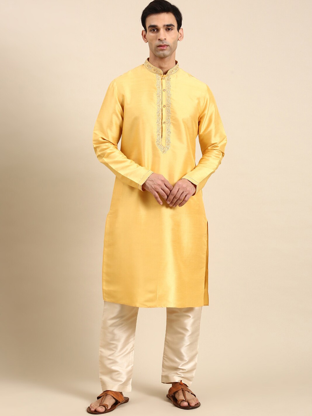 

TheEthnic.Co Floral Embroidered Regular Thread Work Straight Kurta With Pyjamas, Yellow