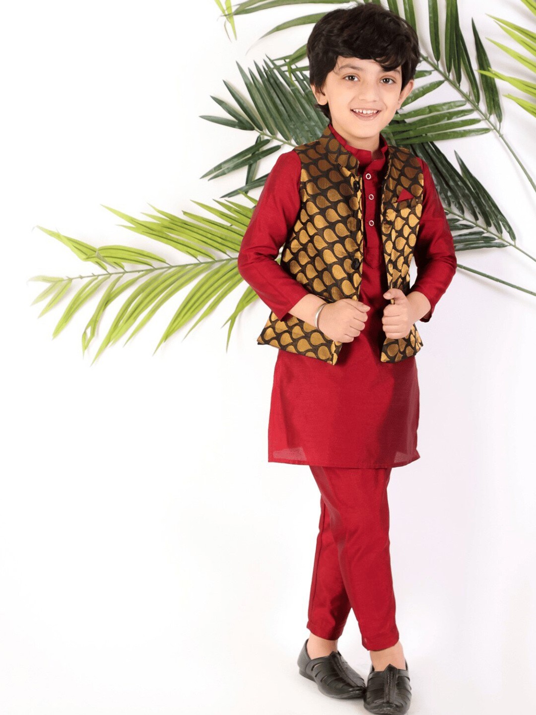 

BAESD Boys Regular Dupion Silk Kurta With Pyjamas & Nehru Jacket, Maroon