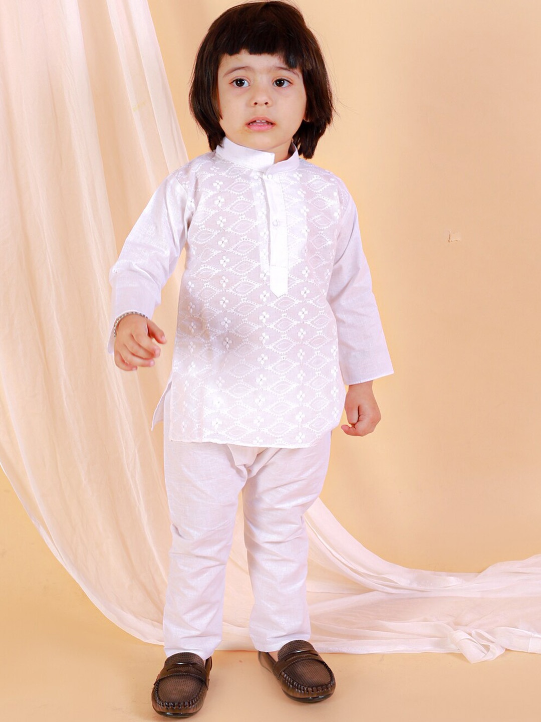 

BAESD Boys Ethnic Motifs Embroidered Thread Work Pure Cotton Kurta with Pyjamas, White