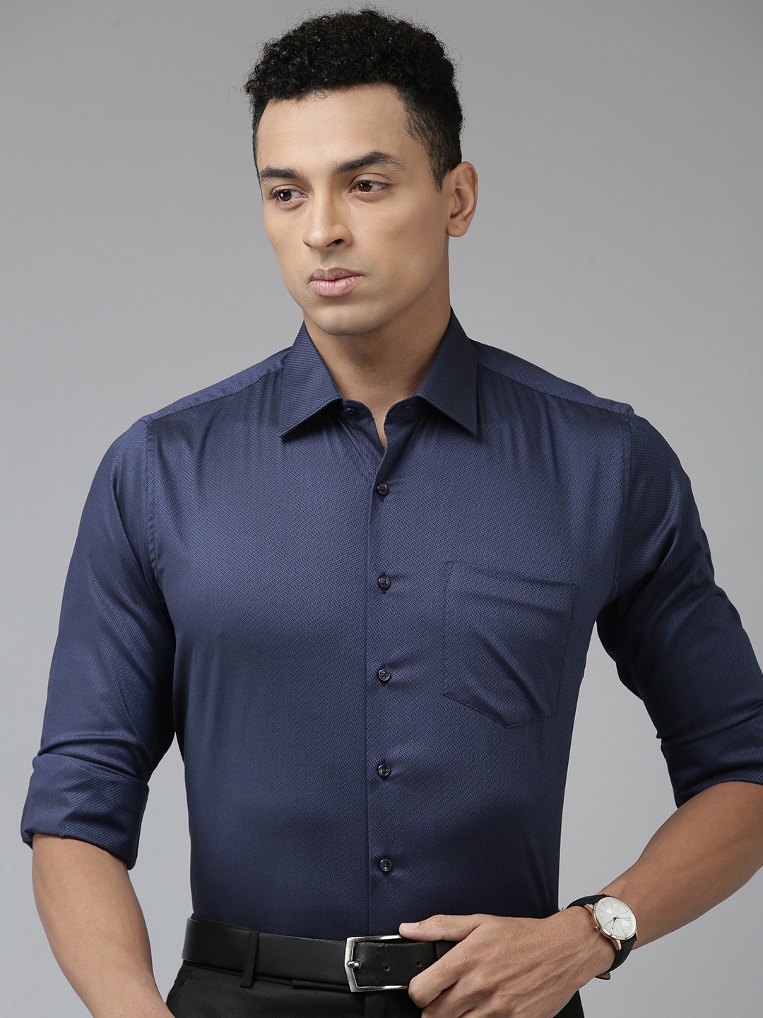 

Van Heusen Men Slim Fit Opaque Formal Shirt, Navy blue
