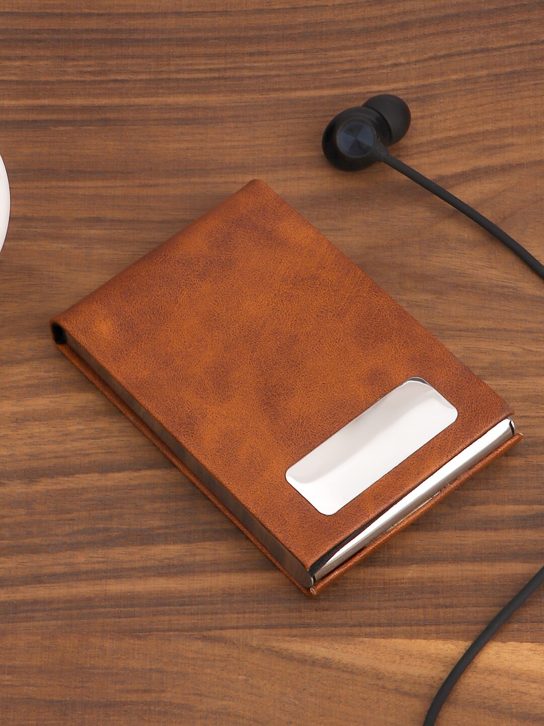 

The Roadster Lifestyle Co. Tan Brown & White Textured Card Holder