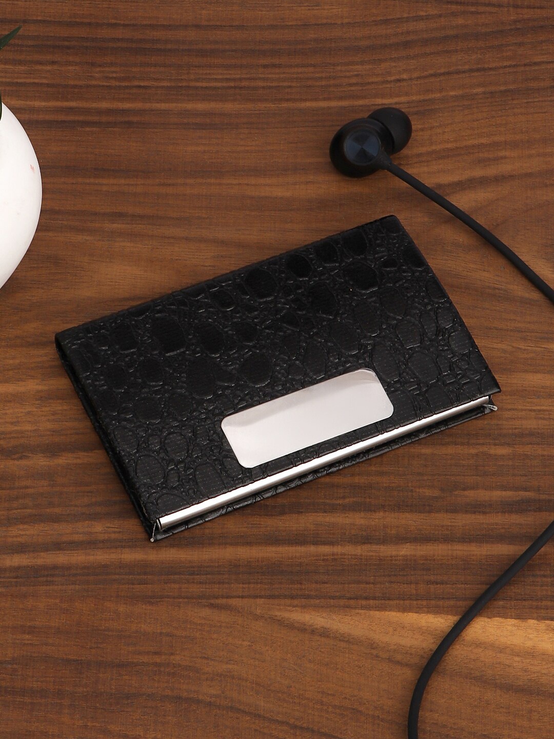

The Roadster Lifestyle Co. Black Textured Card Holder