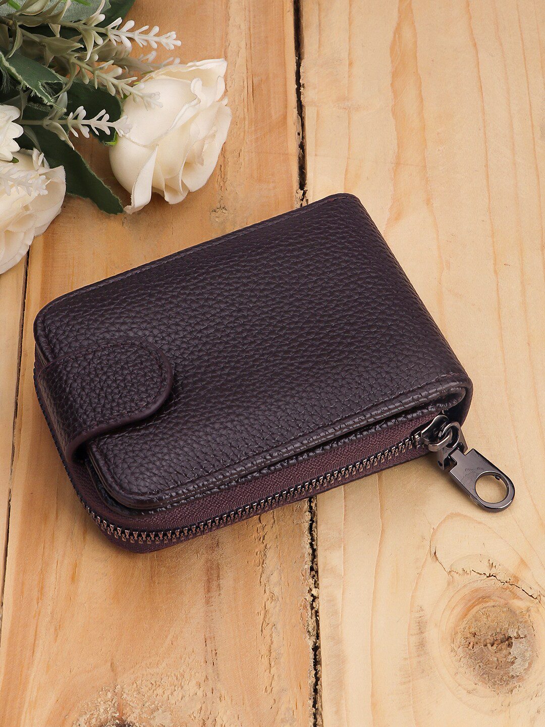 

The Roadster Lifestyle Co. Brown Textured Card Holder