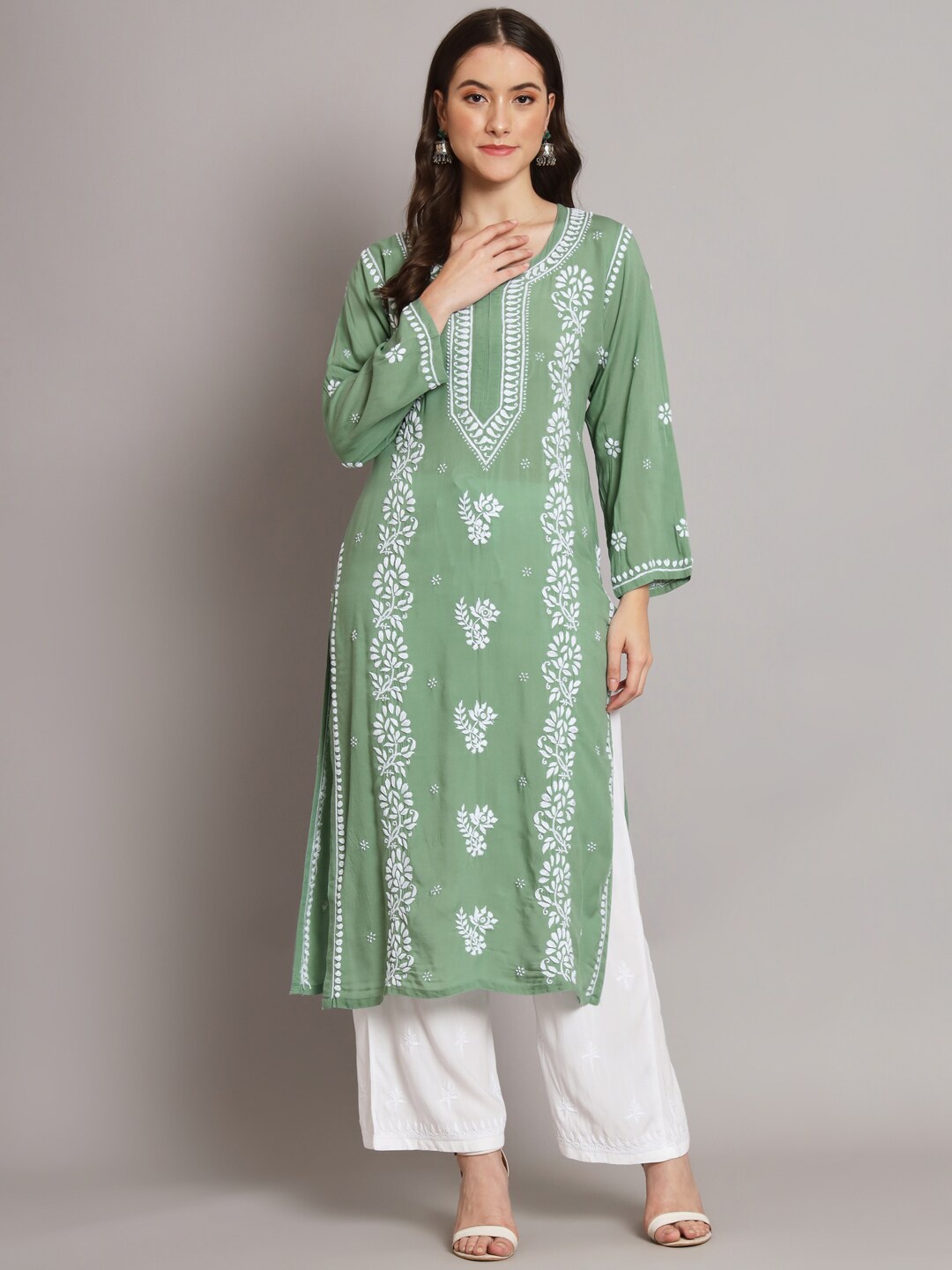 

PARAMOUNT CHIKAN Women Floral Embroidered Chikankari Kurta, Green