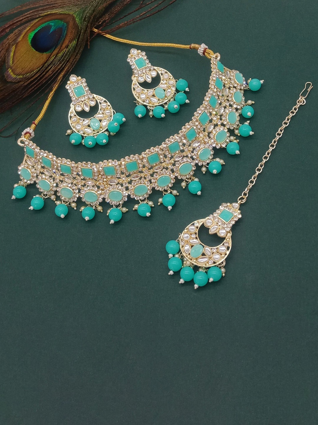 

AASHISH IMITATION Gold-Plated Kundan-Studded & Beaded Necklace & Earrings With Maangtika