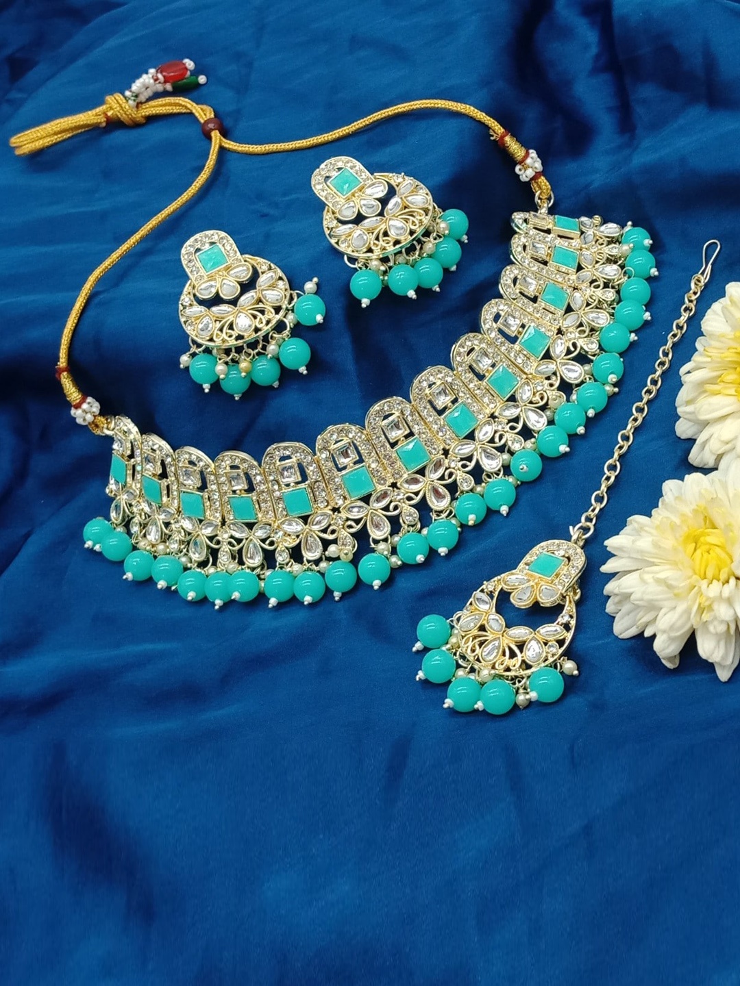 

AASHISH IMITATION Gold-Plated Kundan-Studded Necklace & Earrings With Maangtika