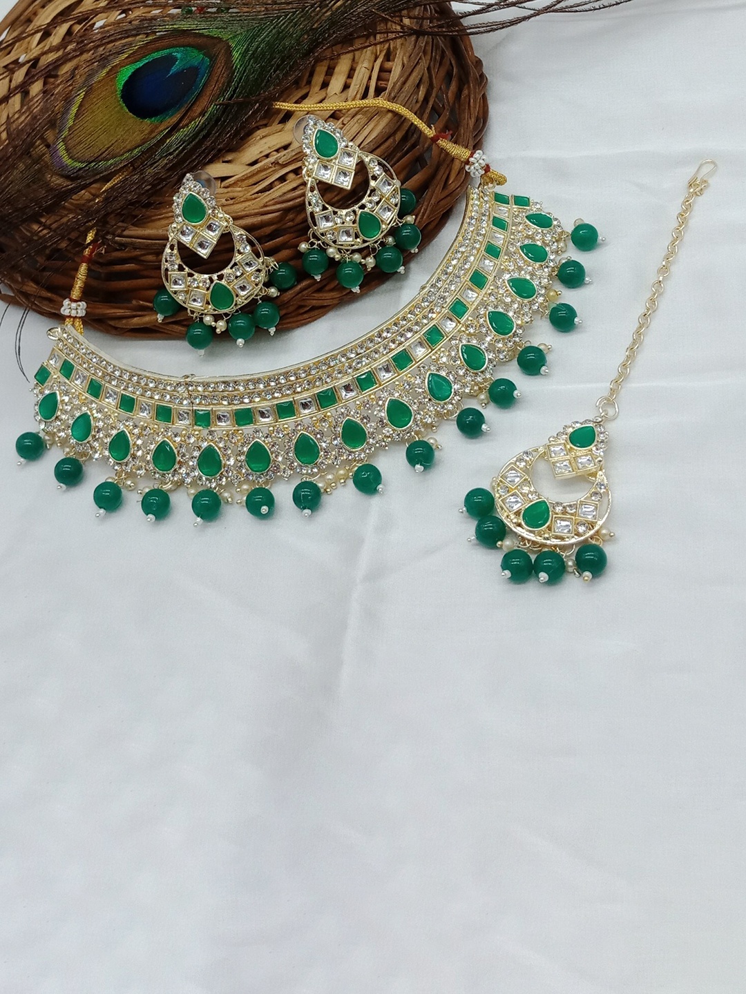 

AASHISH IMITATION Gold-Plated & Kundan Studded Necklace & Earrings With Maangtika