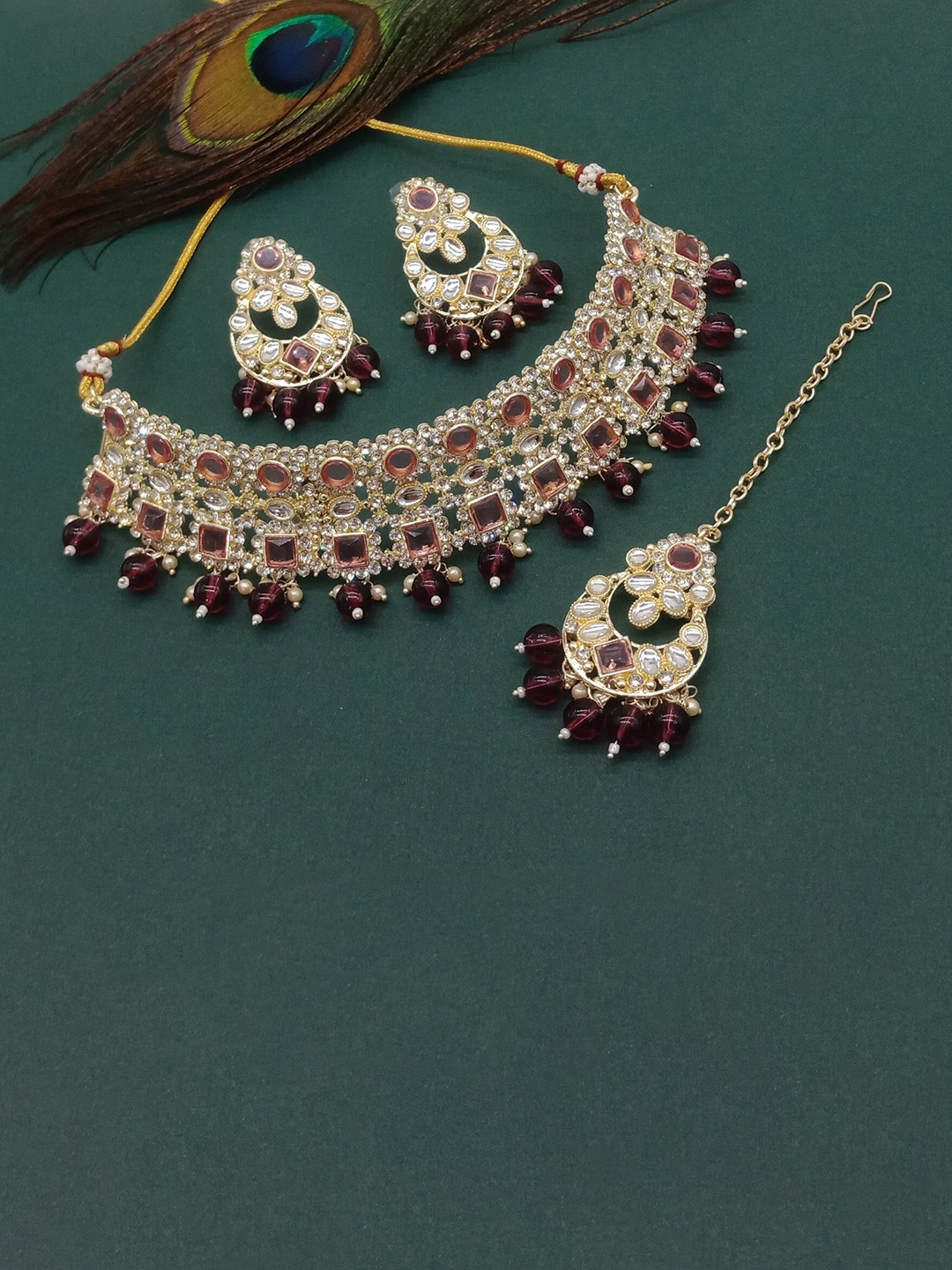 

AASHISH IMITATION Gold-Plated Kundan-Studded Beaded Necklace & Earrings With Maangtika