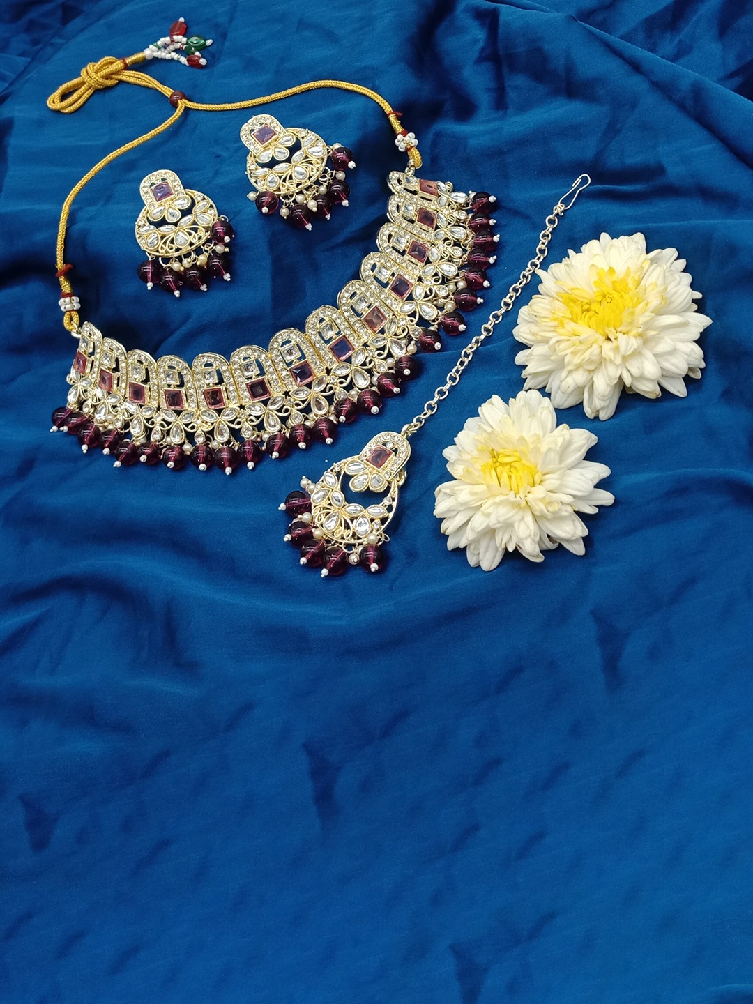 

AASHISH IMITATION Gold-Plated & Kundan Studded Necklace & Earrings With Maangtika