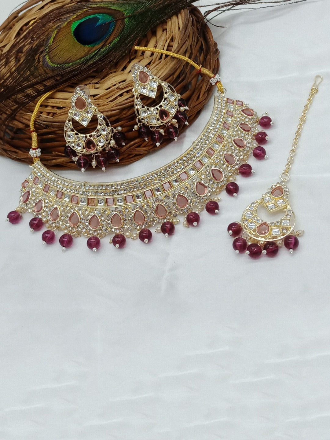 

AASHISH IMITATION Gold-Plated Kundan-Studded Necklace & Earrings With Maangtika