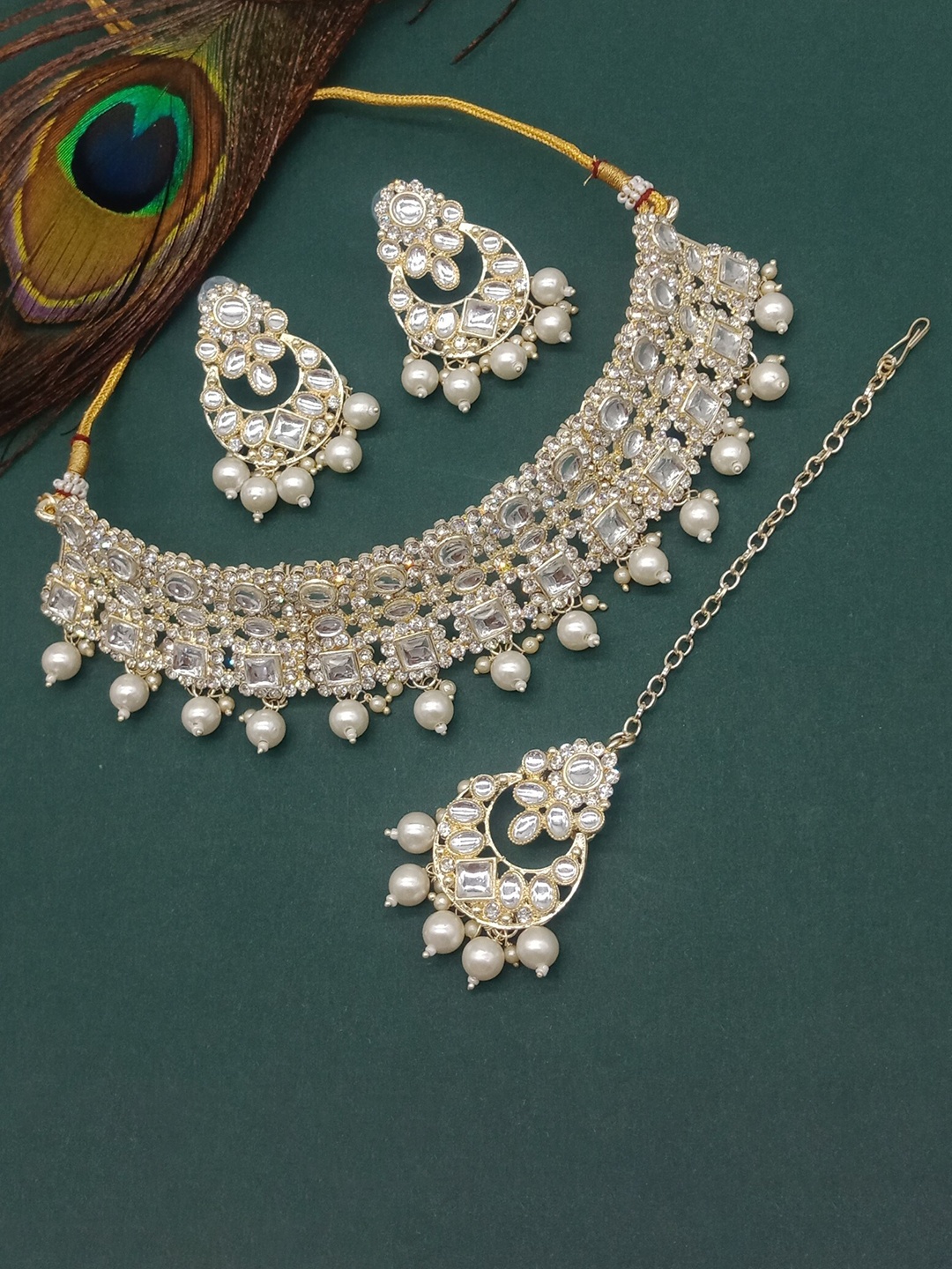 

AASHISH IMITATION Gold-Plated & Kundan Studded Necklace & Earrings With Maangtika