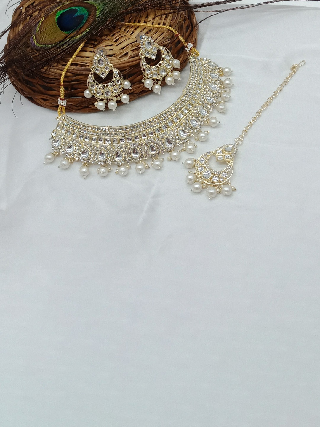 

AASHISH IMITATION Gold-Plated Kundan-Studded Necklace & Earrings With Maangtika