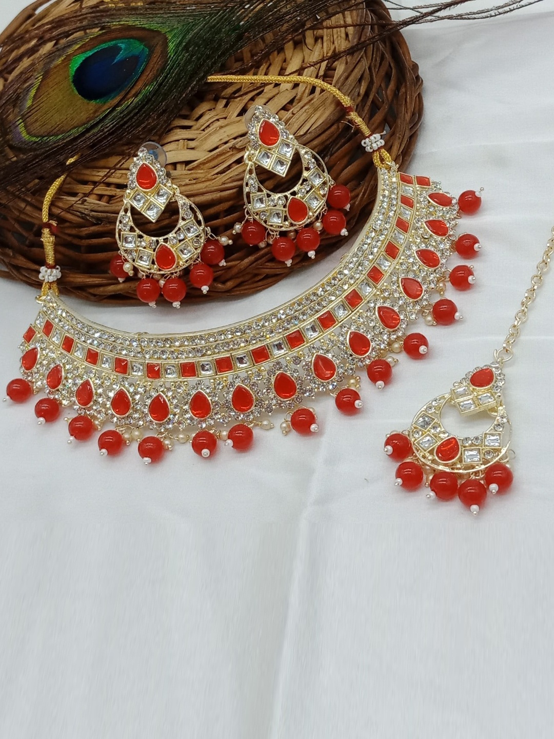 

AASHISH IMITATION Gold-Plated Kundan-Studded Necklace & Earrings With Maangtika
