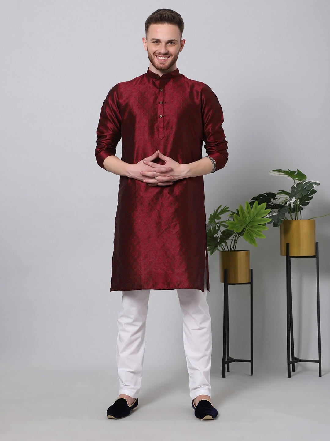 

SHIWAM ETHNIX Men Floral Embroidered Straight Kurta, Red