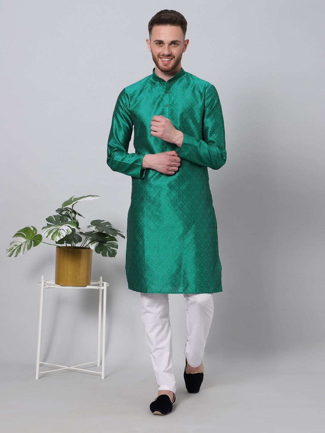 

SHIWAM ETHNIX Ethnic Motifs Printed Mandarin Collar Art Silk Kurta, Green