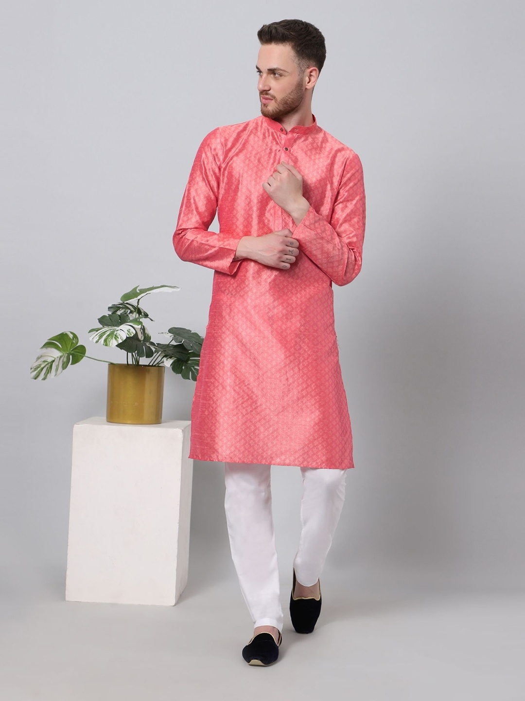 

SHIWAM ETHNIX Ethnic Motifs Printed Mandarin Collar Art Silk Kurta, Pink