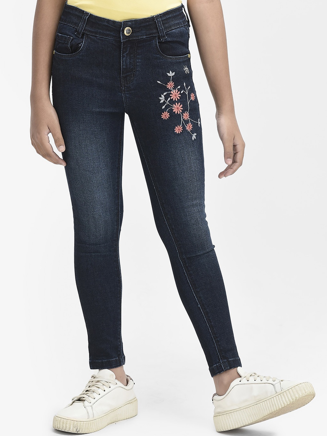 

Crimsoune Club Girls Slim Fit Light Fade Floral Embroidered Stretchable Jeans, Blue