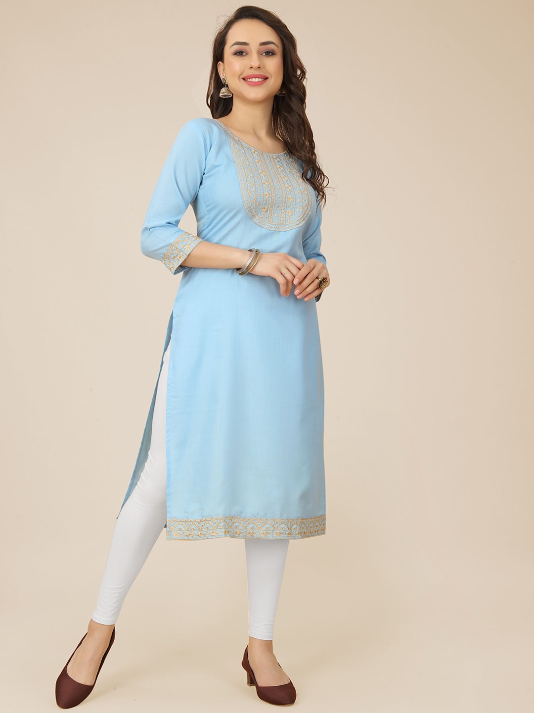 

VAIRAGEE Floral Yoke & Border Thread Work Kurta, Blue